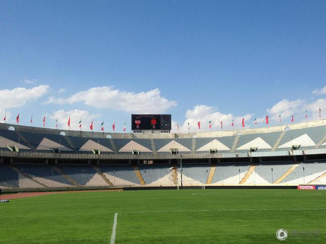 今日焦点战预告14:00 澳超 麦克阿瑟FC VS 惠灵顿凤凰 近期状态火热的两队可否在本轮联赛收官战中贡献出一场精彩对决？03:45 意甲 亚特兰大 VS 萨勒尼塔纳 双线作战、饱受伤病困扰的亚特兰大在主场全取3分延续胜势？04:00 西甲 赫罗纳 VS 阿拉维斯 本赛季西甲最大黑马赫罗纳借助主场之利反超皇马重新登顶？事件赛季报销+无缘欧洲杯！